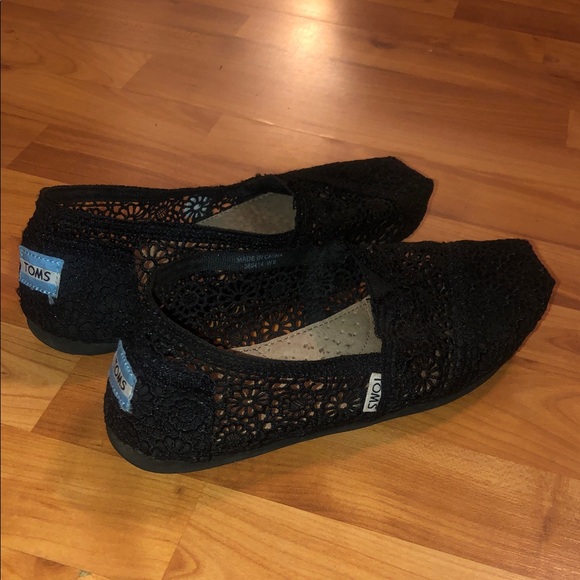 TOMS Women's Black Lace Flats. Size 8. - Picture 5 of 7